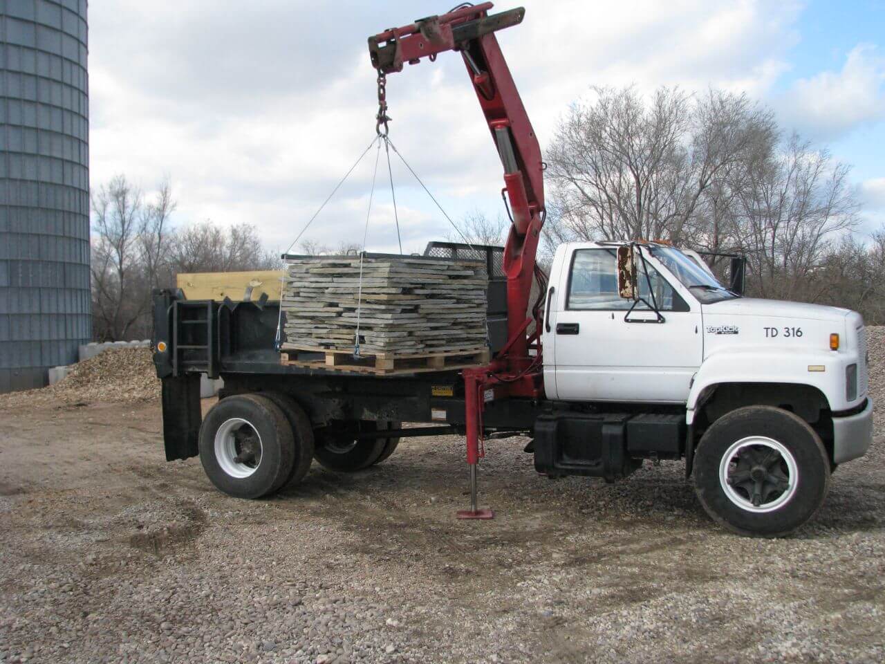 Delivery Landscaping Rock & Mulch Newton & Wichita KS